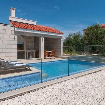 Beautiful Apartment With Private Pool Трогир Экстерьер фото