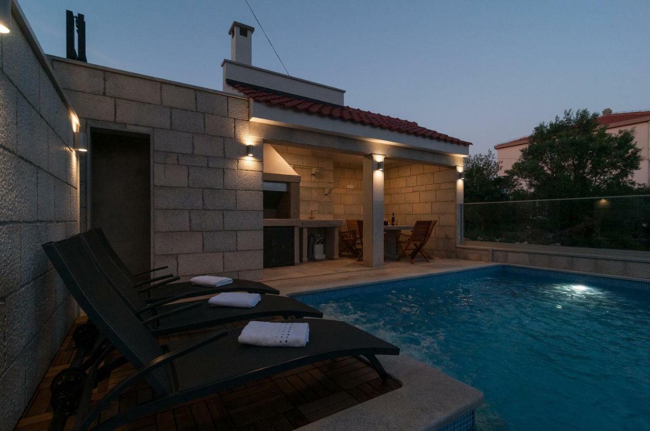 Beautiful Apartment With Private Pool Трогир Экстерьер фото