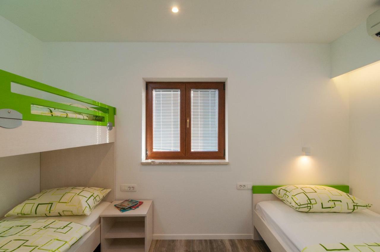 Beautiful Apartment With Private Pool Трогир Экстерьер фото
