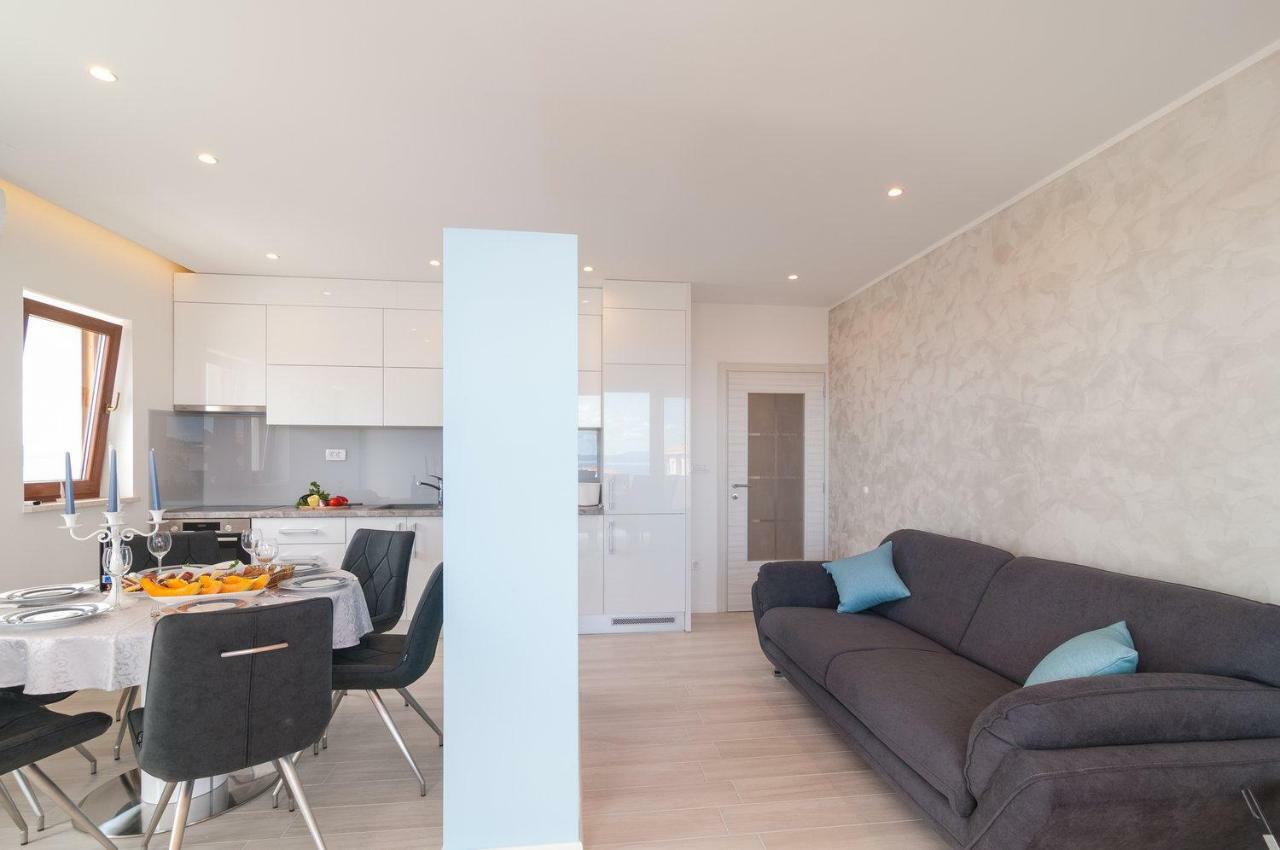 Beautiful Apartment With Private Pool Трогир Экстерьер фото