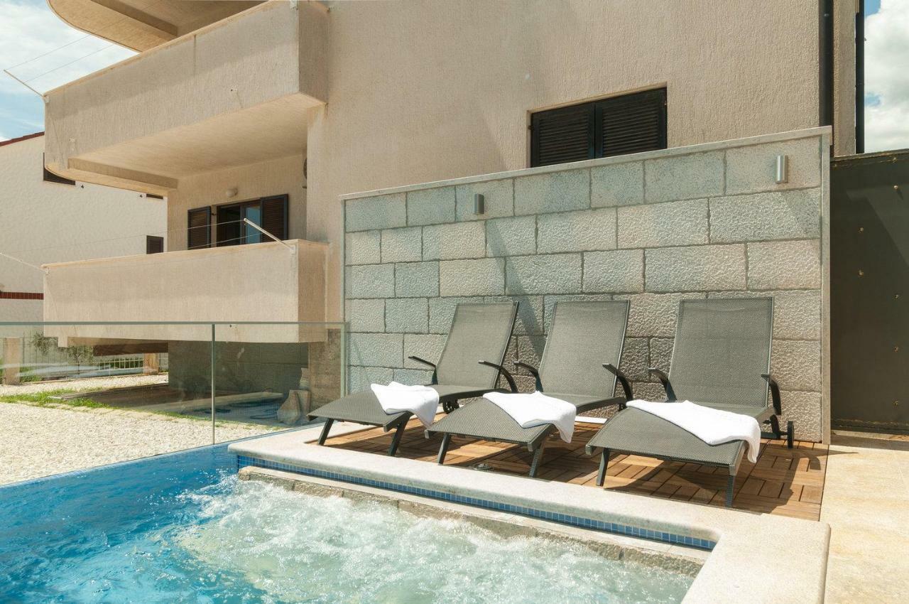 Beautiful Apartment With Private Pool Трогир Экстерьер фото