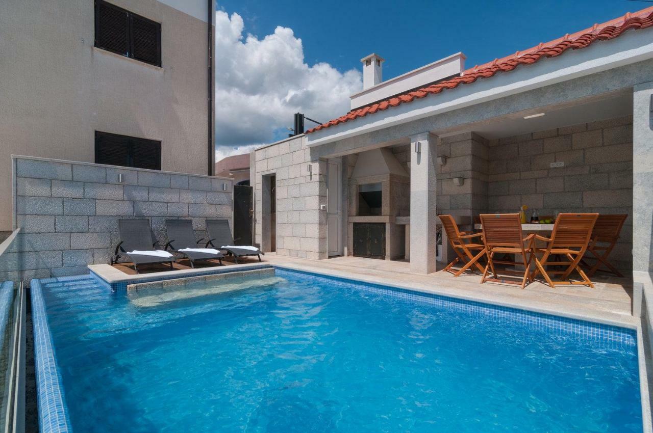 Beautiful Apartment With Private Pool Трогир Экстерьер фото