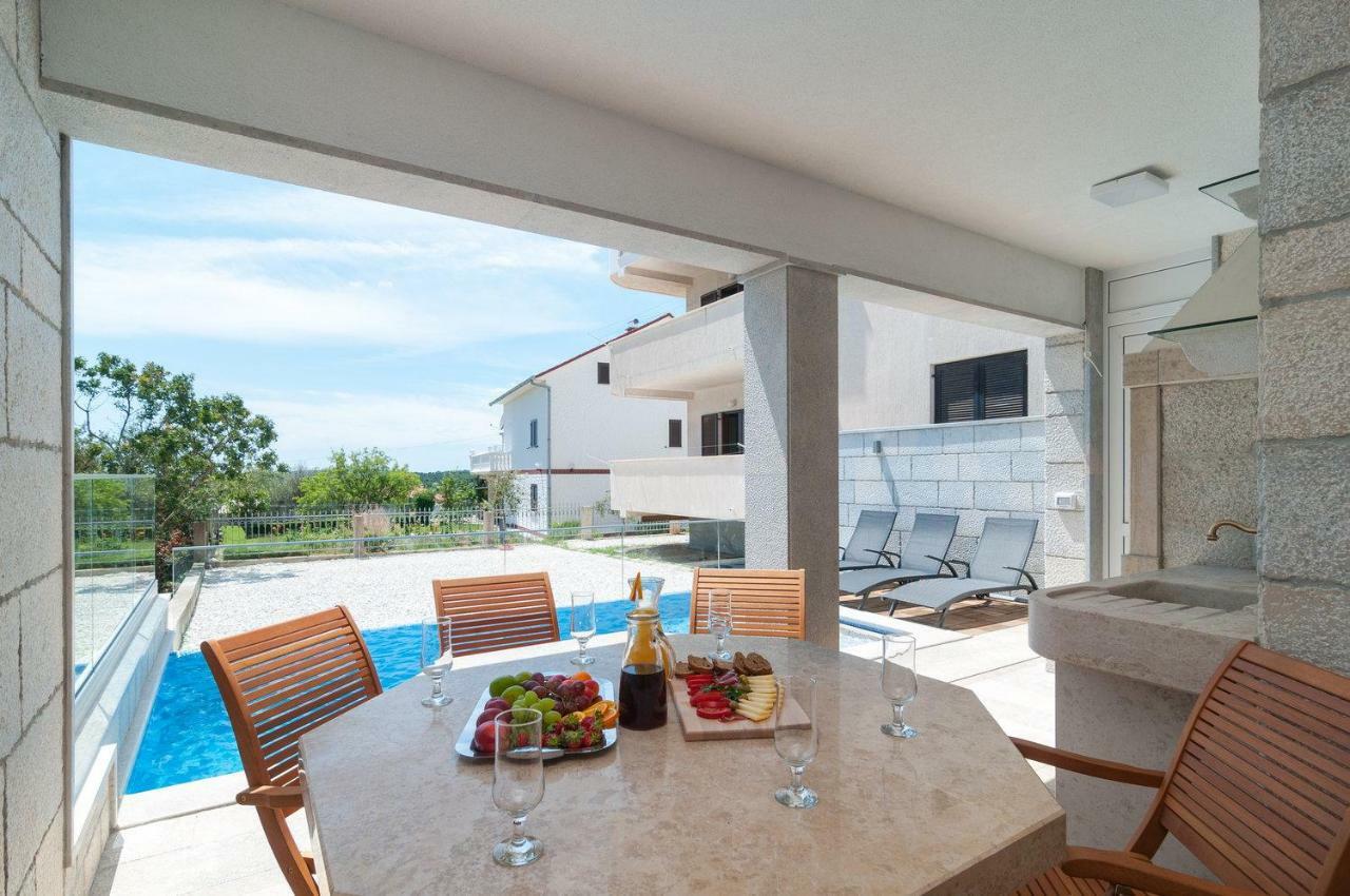Beautiful Apartment With Private Pool Трогир Экстерьер фото
